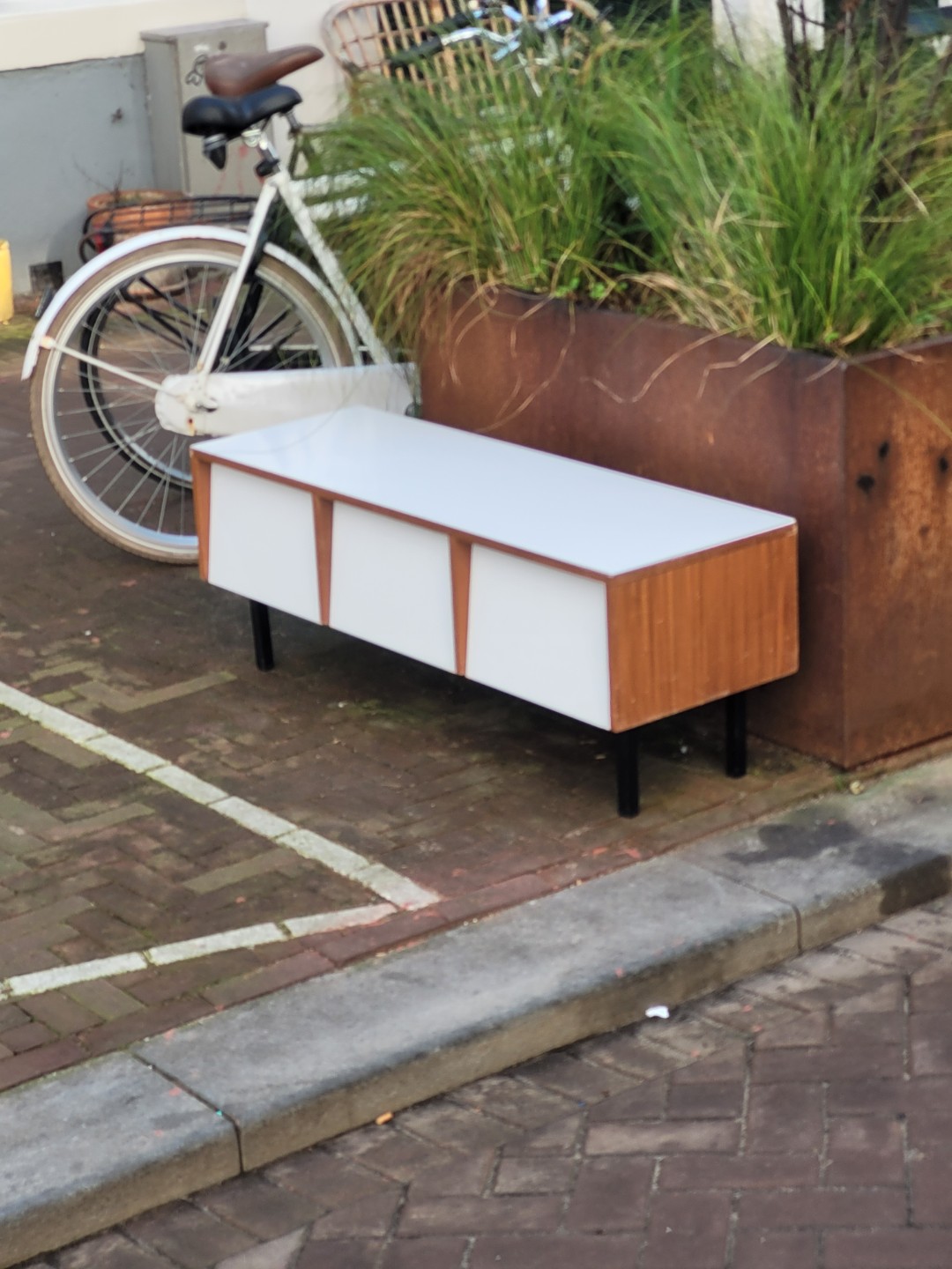 Fun 50s 60s low cabinet