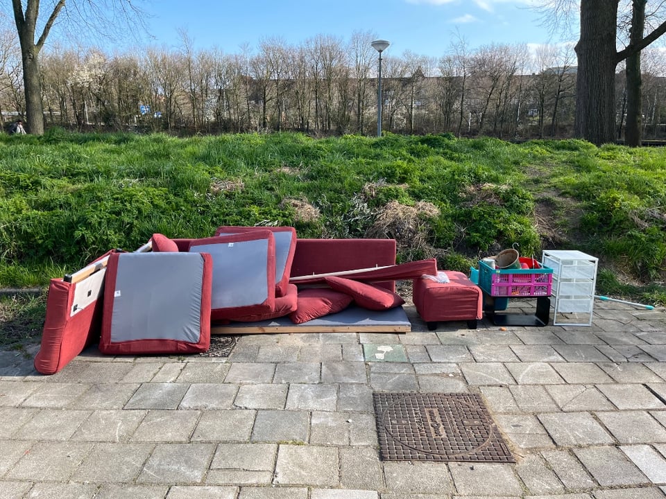 Couch in perfect condition and a few other things