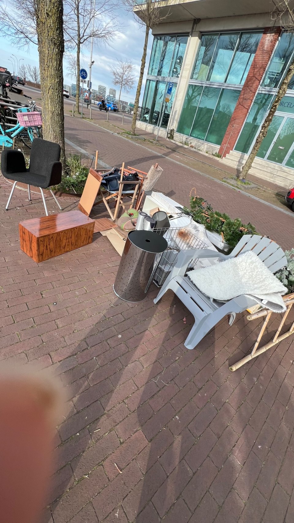 Chairs, xmas tree, something like a kettle