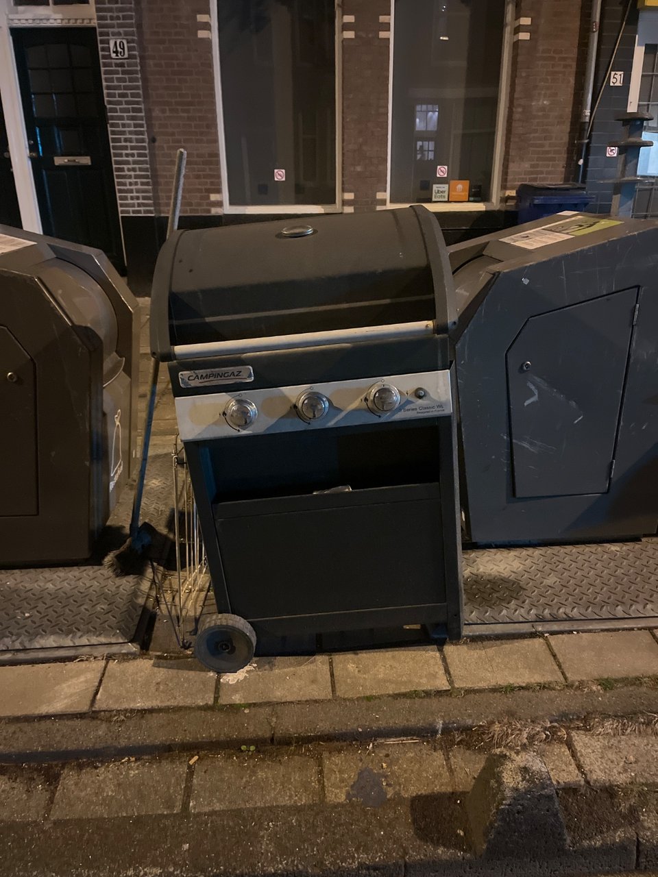 Looks like pretty good function outside grill!