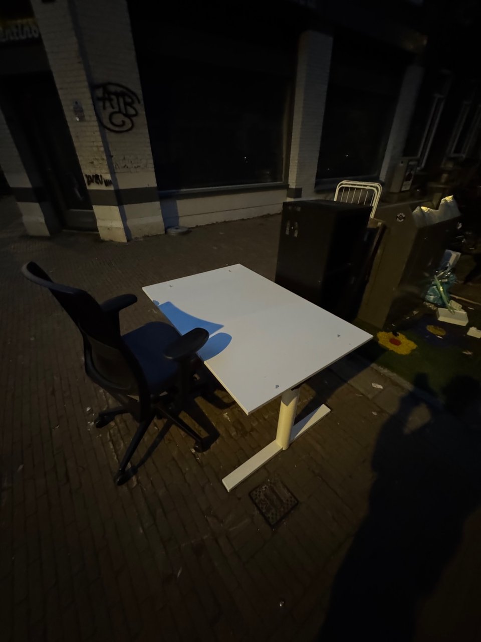 Desk (120x80) + office chair