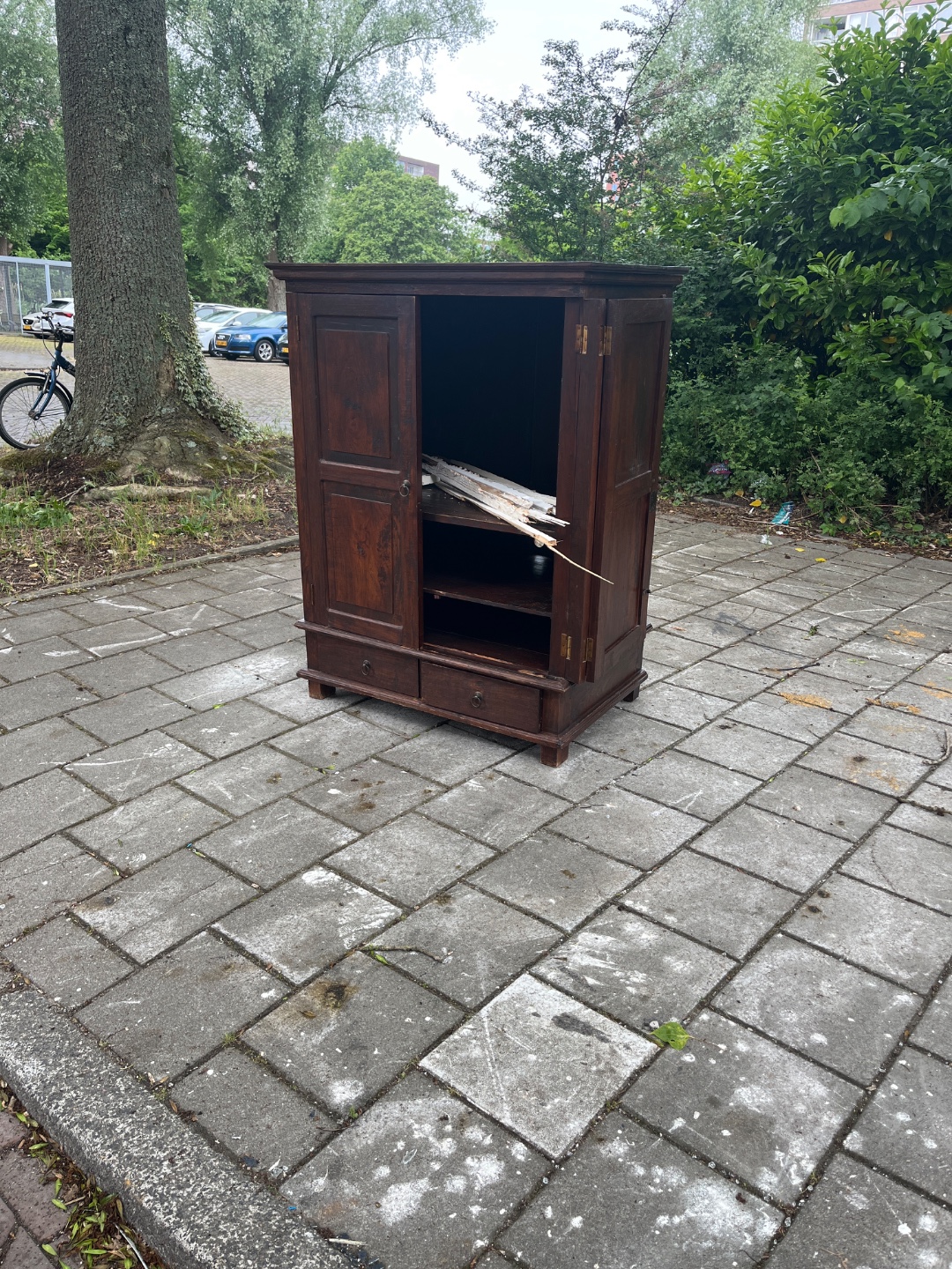 Very beautiful cabinet