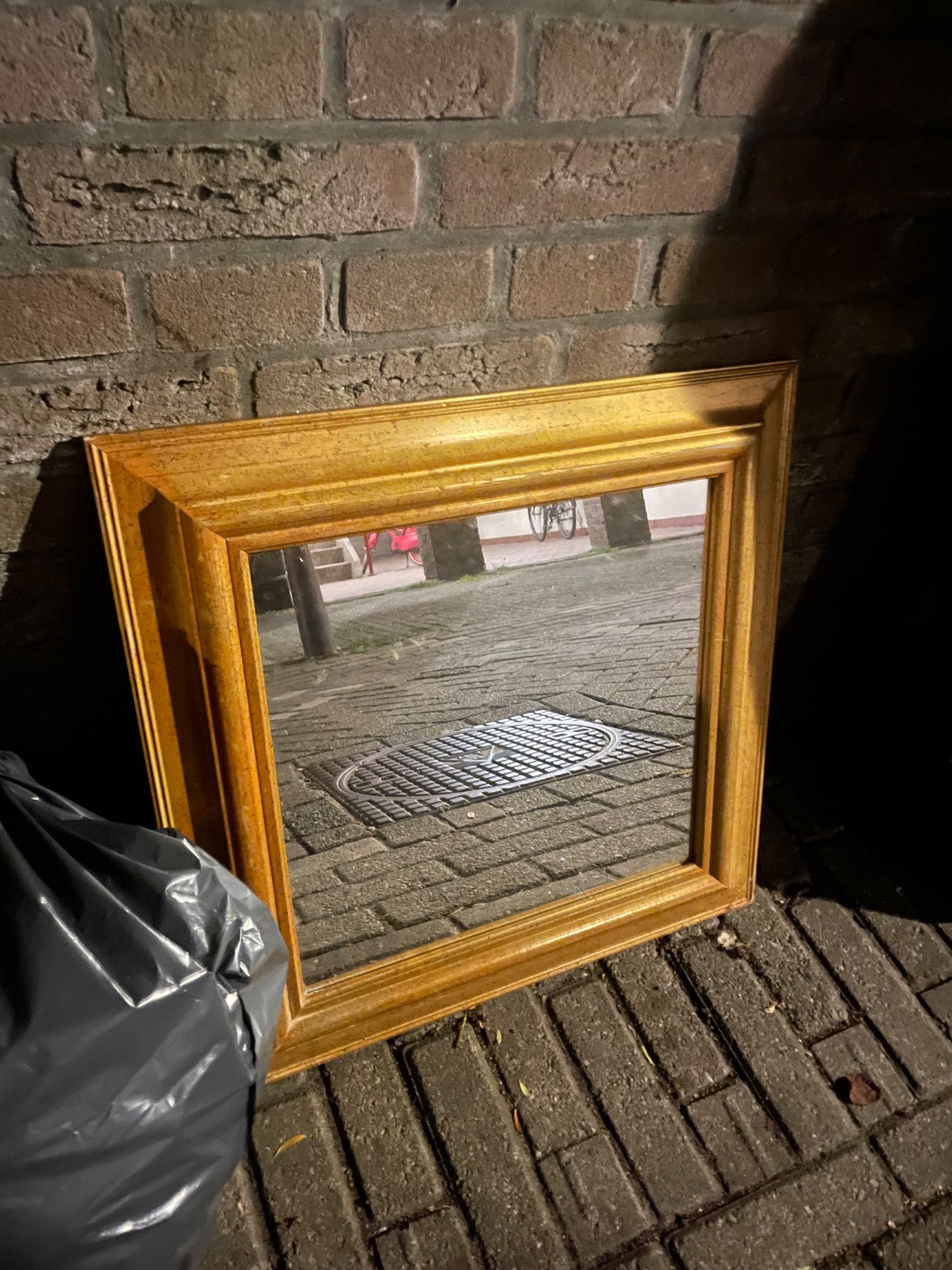 Goudkleurige spiegel