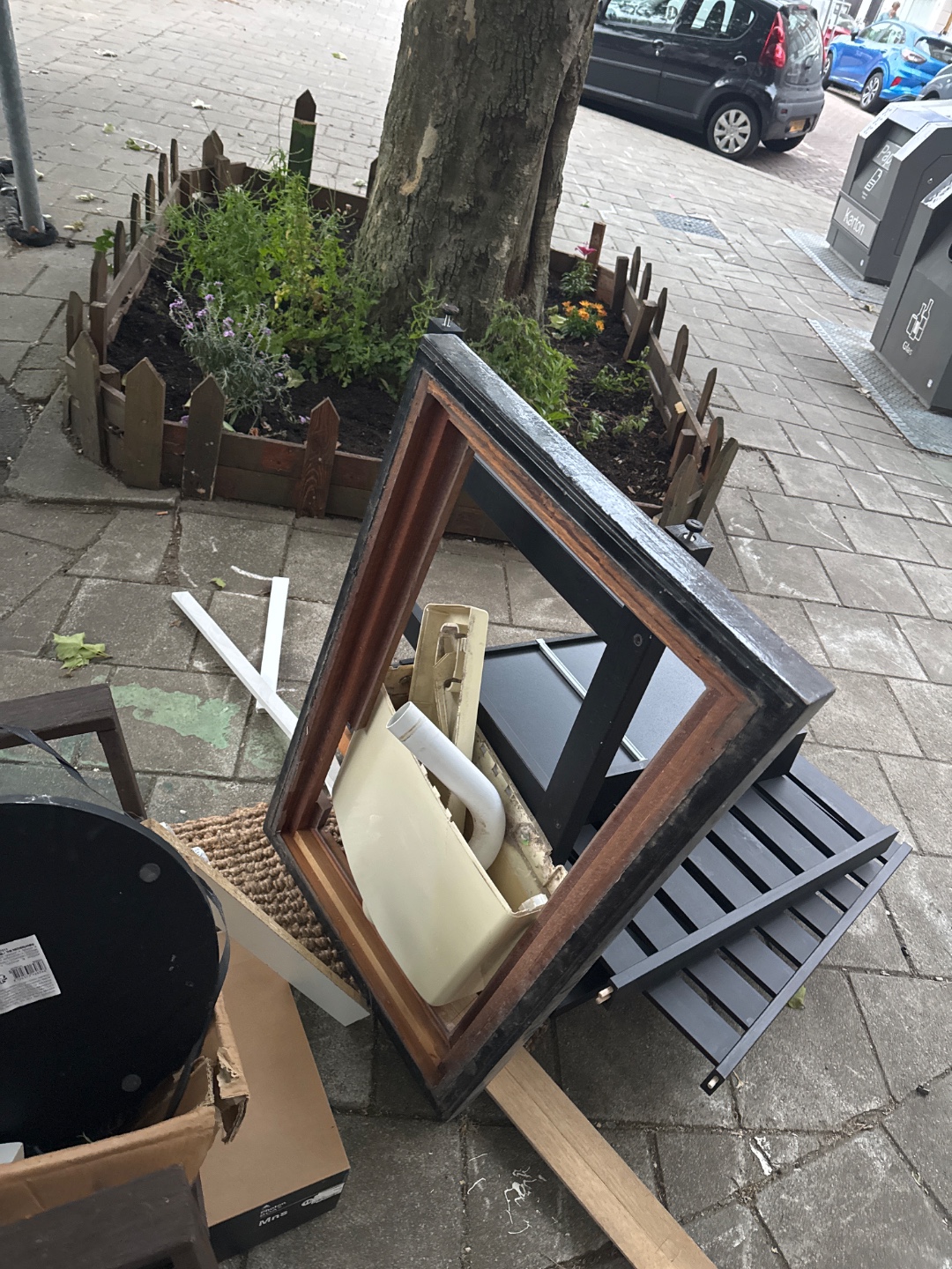 Solid wooden frame for painting