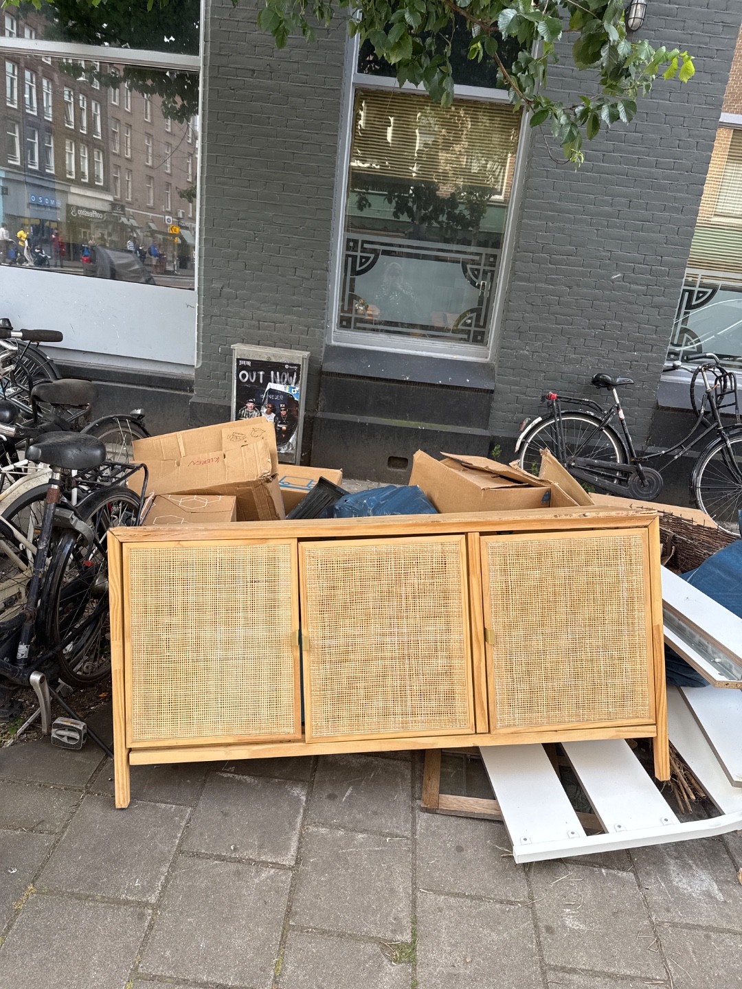 Super cute cabinet, in near perfect condition.
