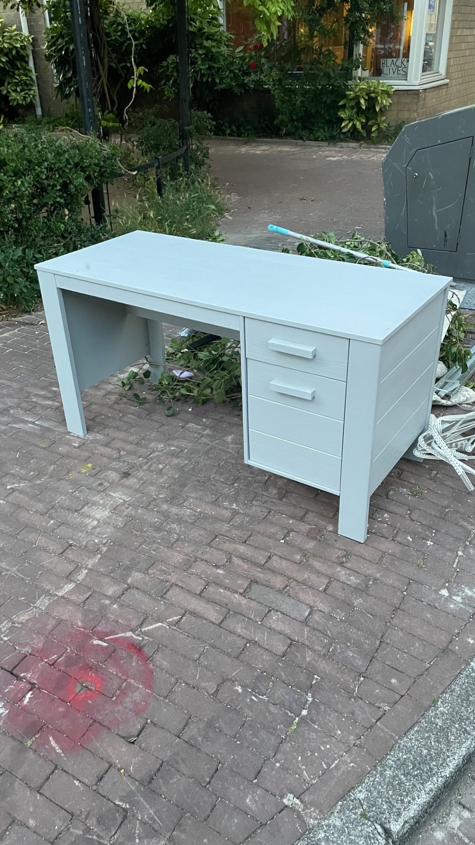 Grey desk (new condition)