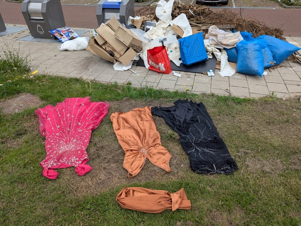 Het feest is voorbij... of toch niet? 
.
.
.
........
Note voor de zoeker: Check de Zalado doos/box.