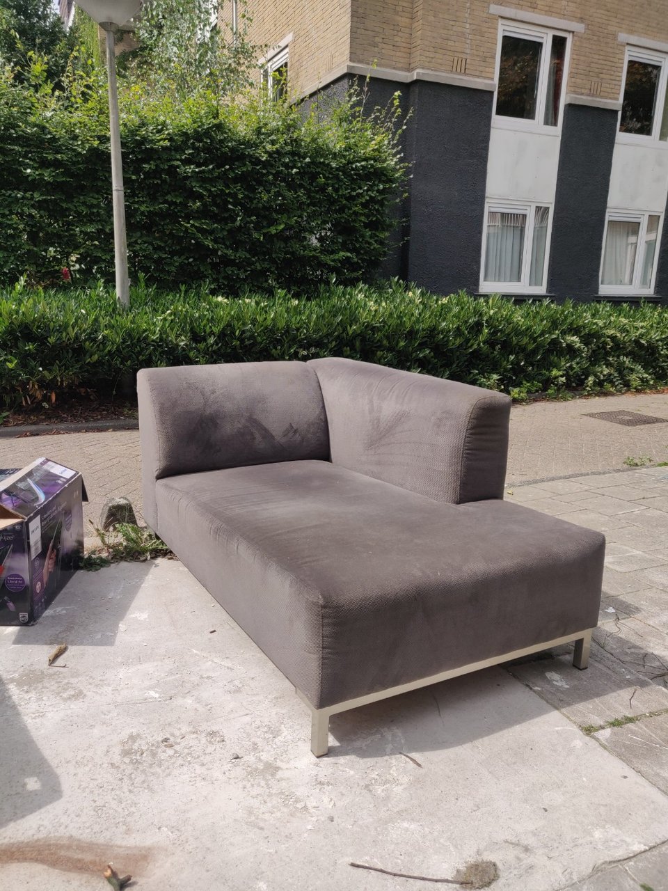 Nice looking grey couch element / chaise longue in good condition!