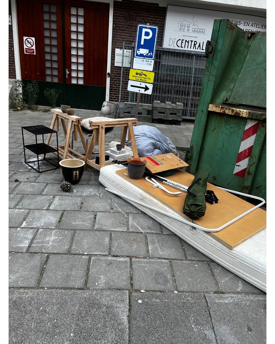 Very nice kitchenware, flower pots, hiking sticks, shelf…