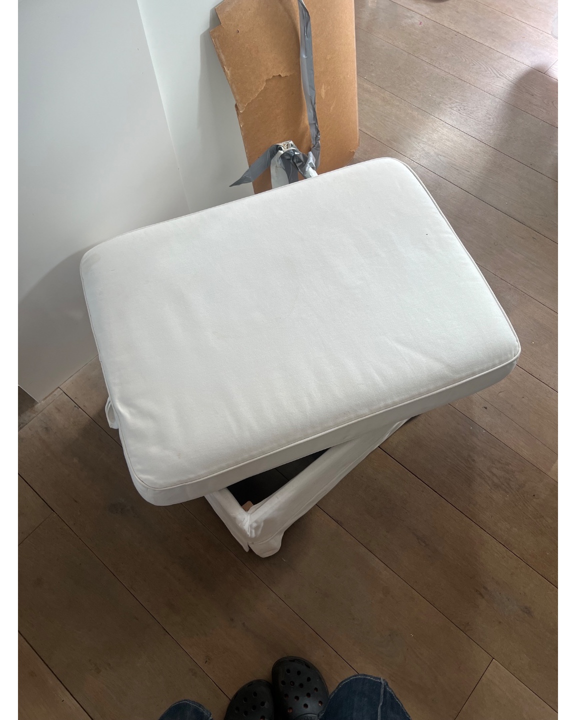 IKEA Ektorp poef. Opberg onderlade ontbreekt, dus of vervangen of niet als opberger gebruiken. Hoes kan in de was! Stuur berichtje op insta als je wil komen ophalen