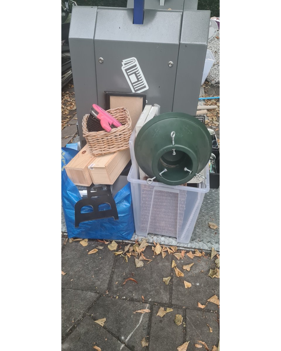 Lots of household brick a brac - baskets, glasses, mugs.