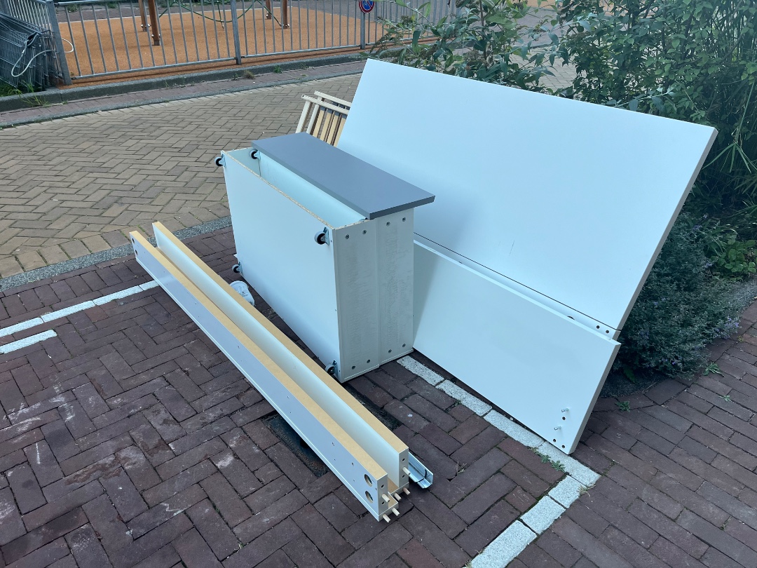 Compleet IKEA Malm bed, met latten bodem en schroeven. 140x200. Quellijnstraat, de Pijp.