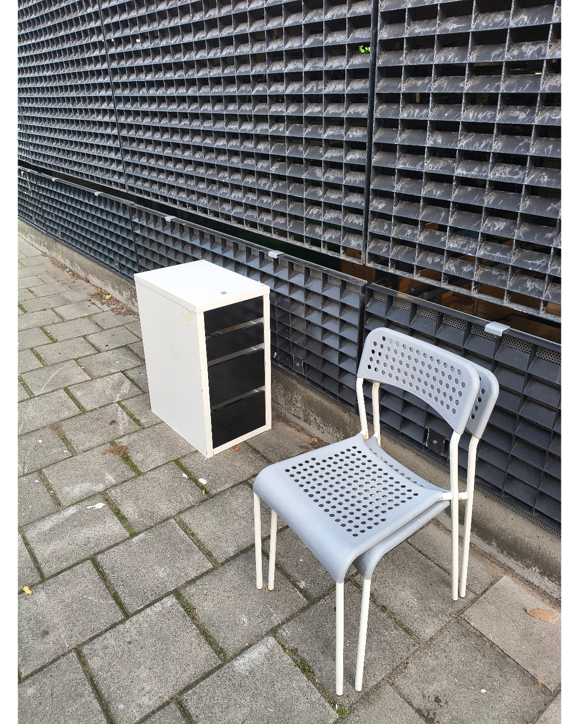 Cheapo chairs and drawers module.