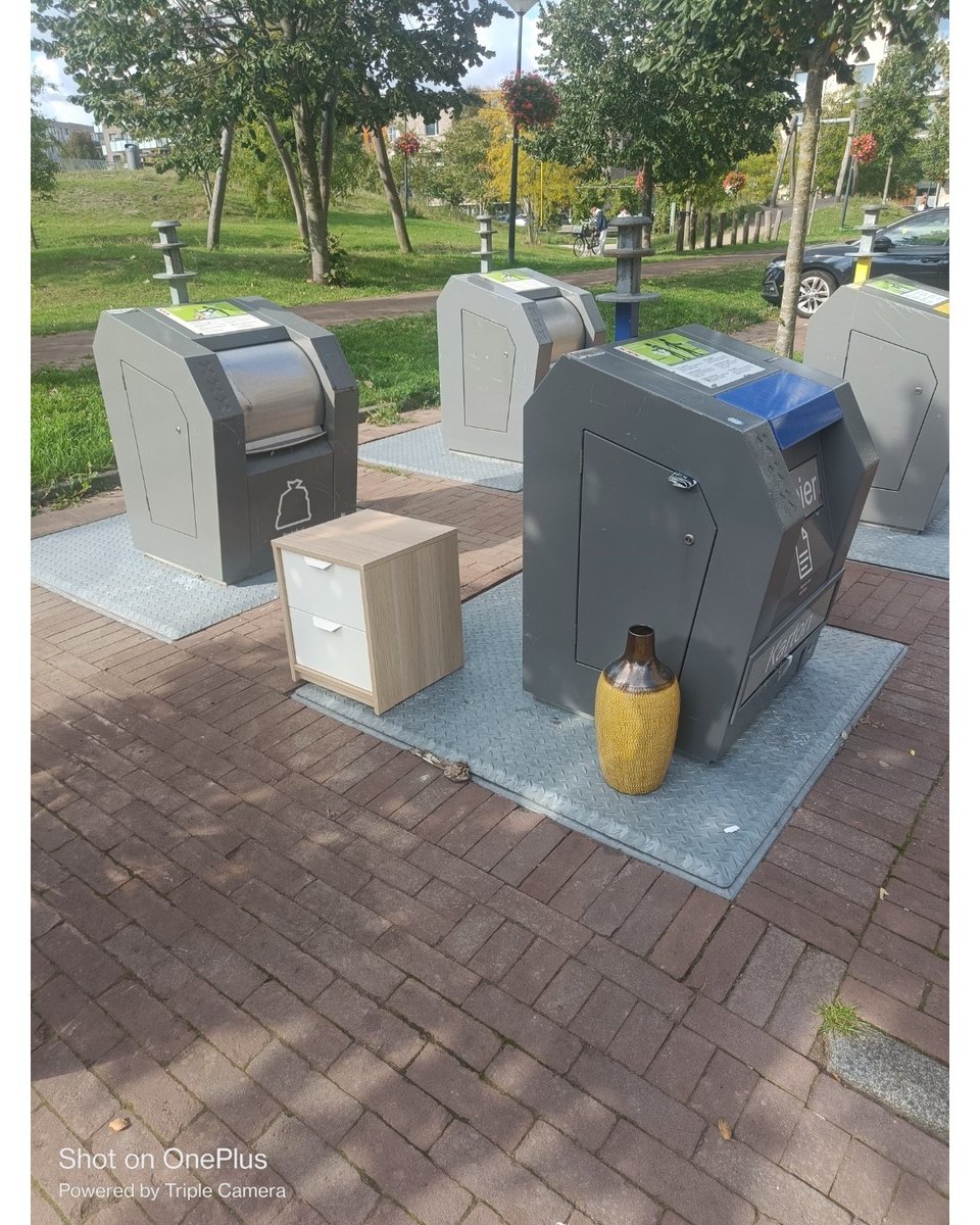 Vase and night cabinet