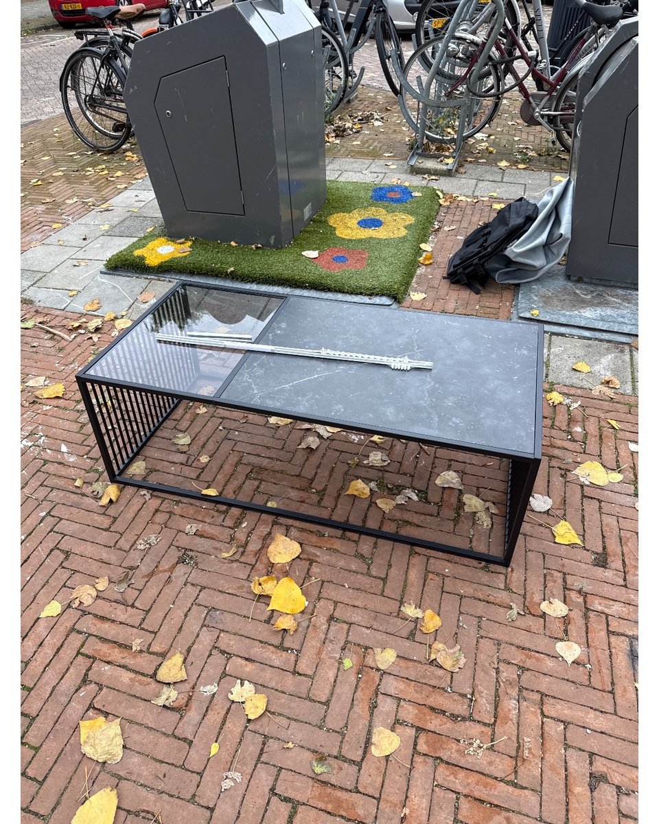 Nette koffietafel, glas intact