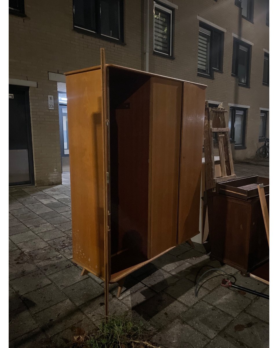 There is more furniture!