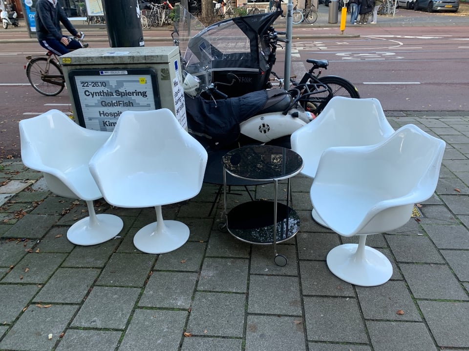 Eero Saarinen Knoll Tulip style swivel chairs and tables.