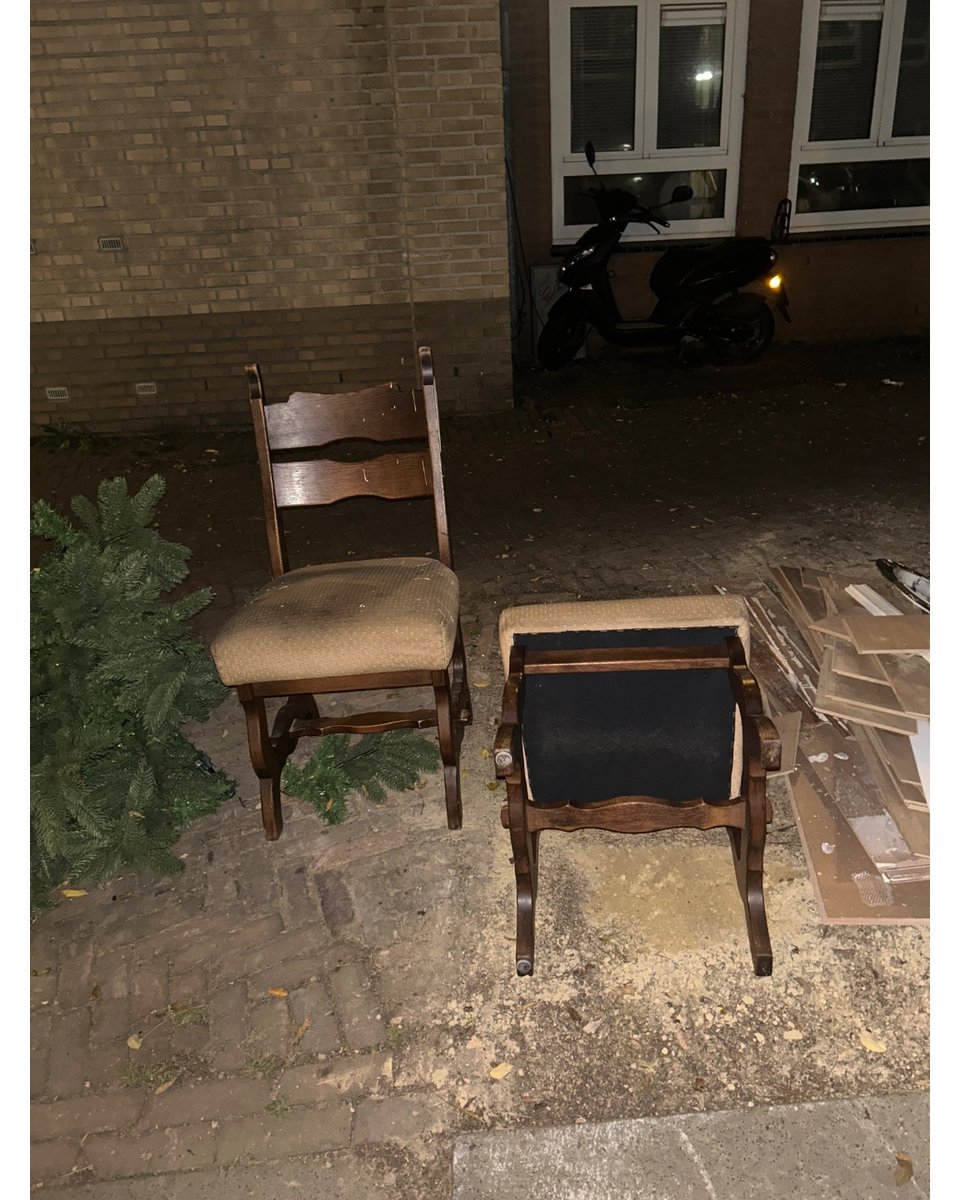 Glazen tafel met uitschuifbare zijkant