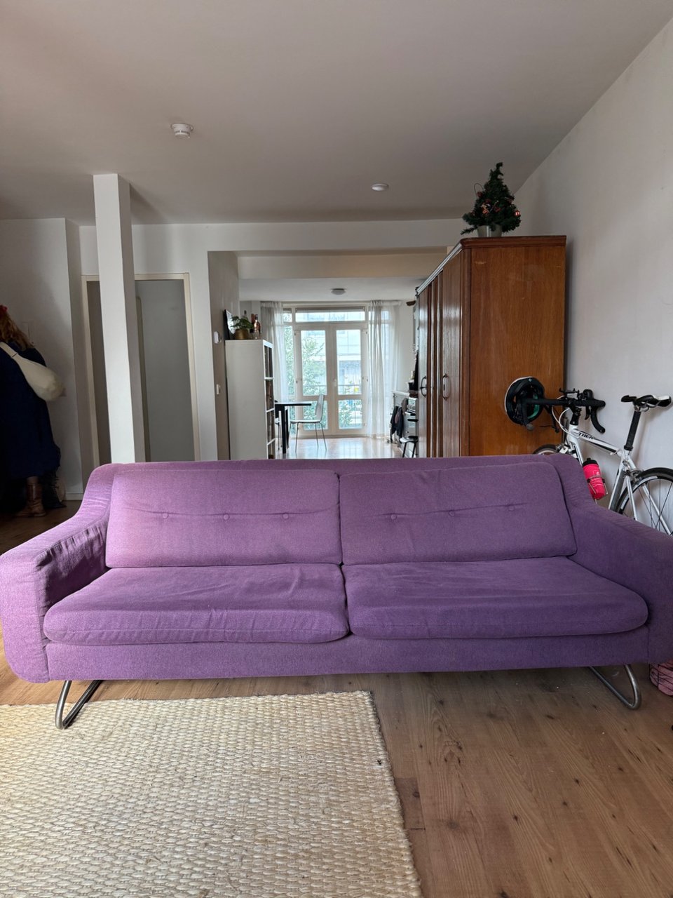 locatie: BANKASTRAAT ! 2 november tussen 13-15:00 op te halen op de bankastraat. Er komt een verhuislift dus sjouwen op trappen is niet nodig, kleine bijdrage voor de kosten van de lift mag. Liefs