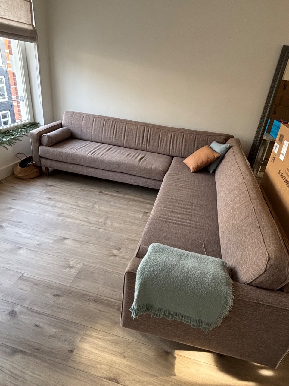 Free pick up today from 12:30 onward. Very good state. 2.70x2.70 meters