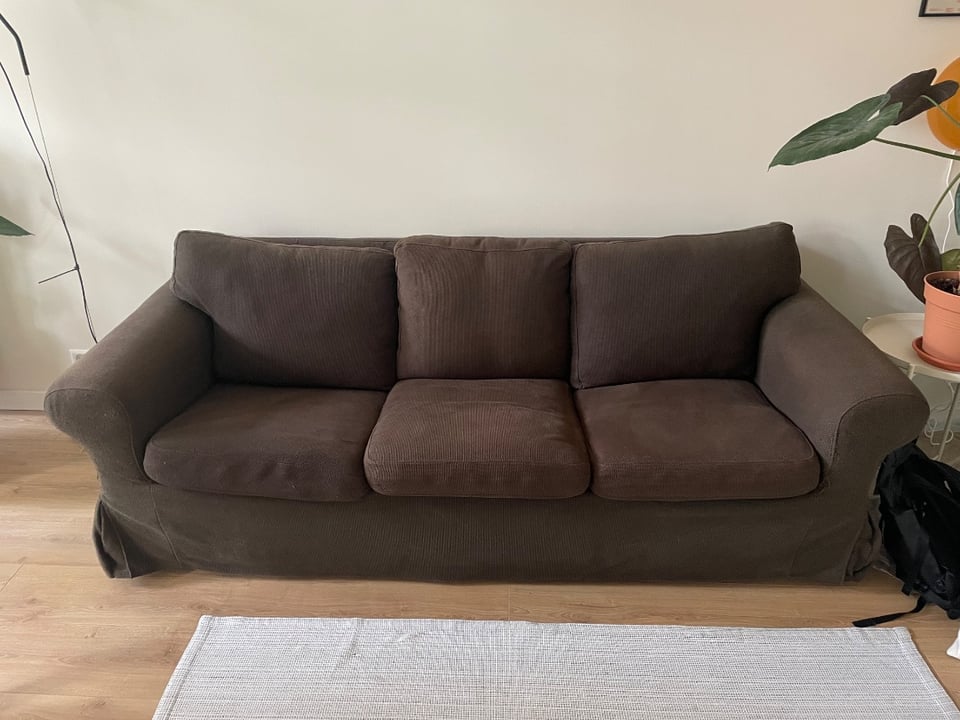 FREE

IKEA Ektorp 3-seater couch for sale. Brown. Good condition. Pickup in Amsterdam Bos en Lommer

Dimensions: approx. 218 cm (W) × 88 cm (D) × 88 cm (H)