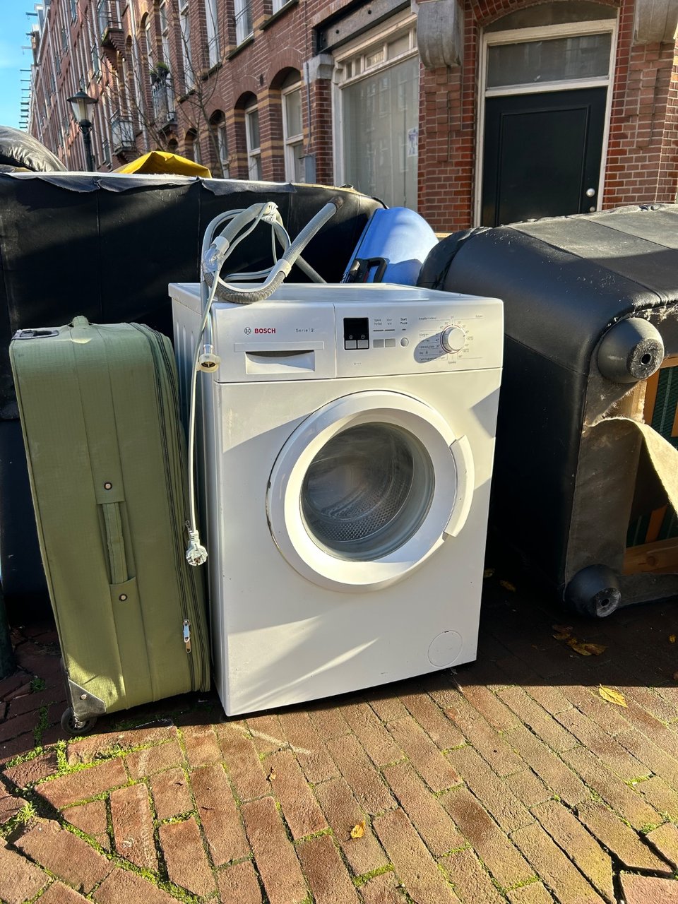 Wasmachine van Bosch, werkt nog goed. & 
Vrieskast 3 lades