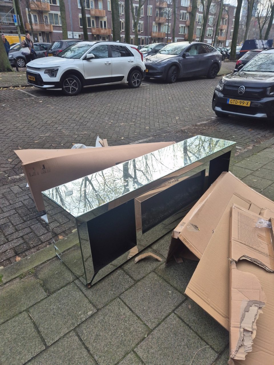 Tv meubel van spiegels? Met een haardvuur erin?