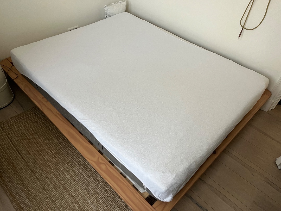 MADE Kano bed (and 160x200cm mattress) and IKEA drawers up for grabs late afternoon/eve. Both disassembled