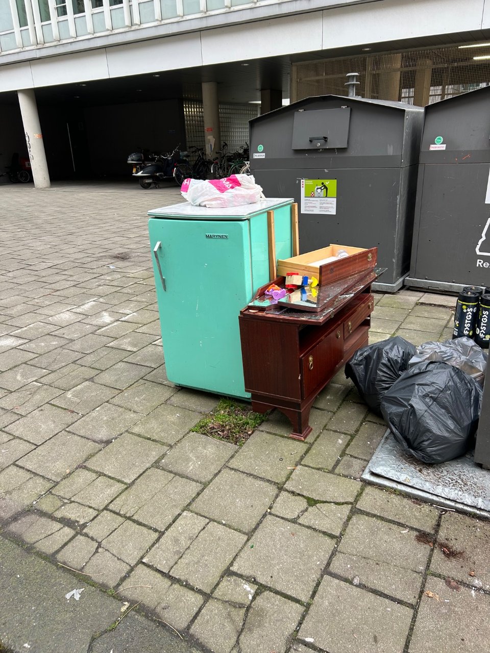 Inside is very dirty but this stuff stays here pretty long because it’s kind of hard too find, will definitely still be here in a couple hours