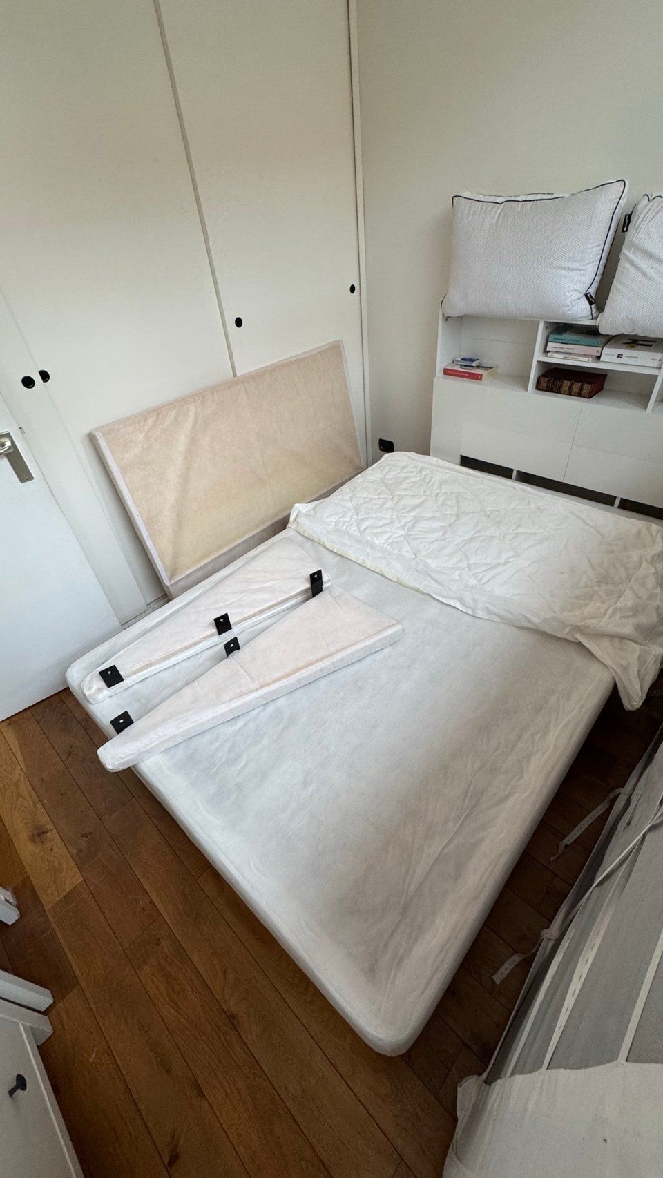 Ikea 140x200 boxspring with mattress (headboard + covers included)
Still indoor pickup from home