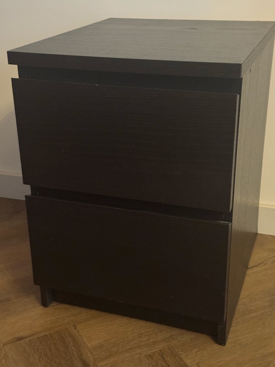 2 Kastjes zijn gratis op te halen bij nummer 1A