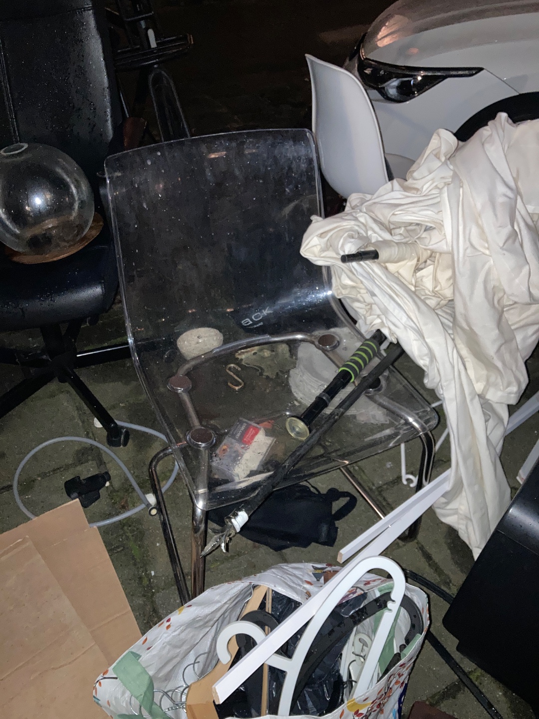 A bit messy around, but this chair is actually really nice!