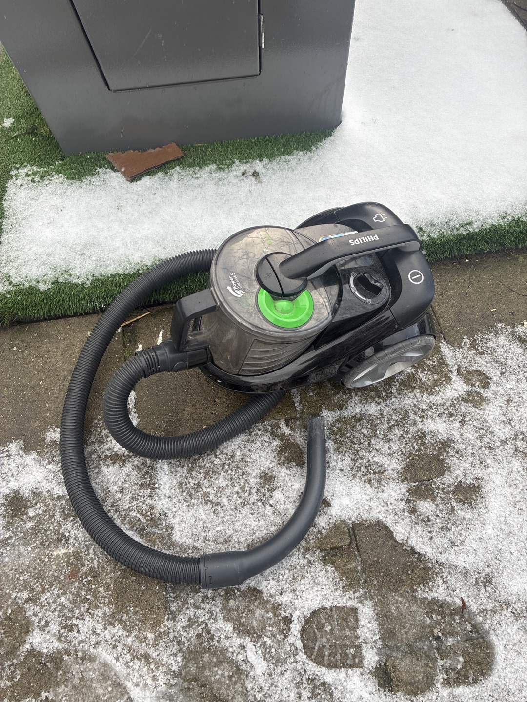 Working vacuum cleaner