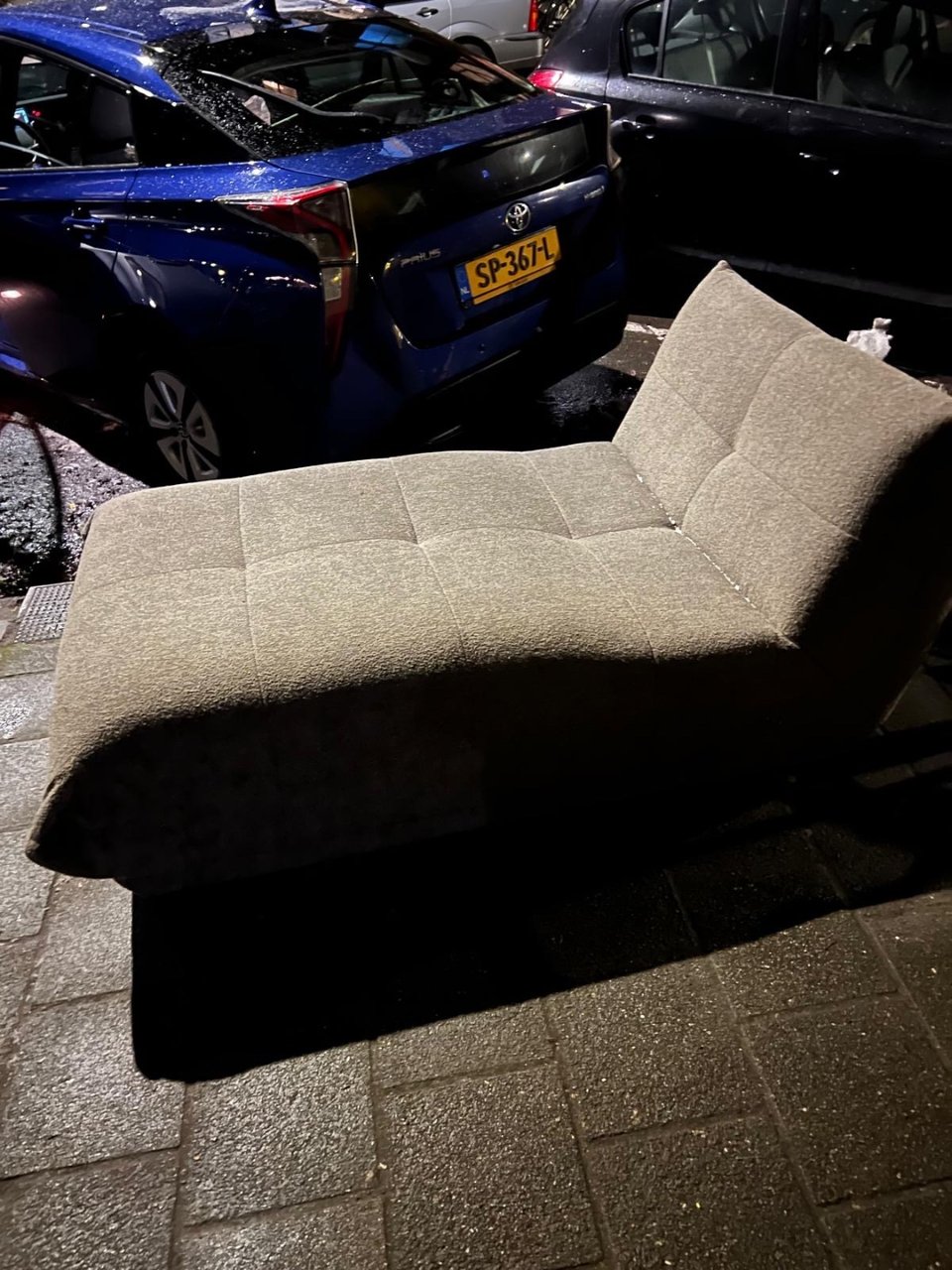 Only 1.5y old, great condition chaise longue. In front of Bosboom Toussaintstraat 17.