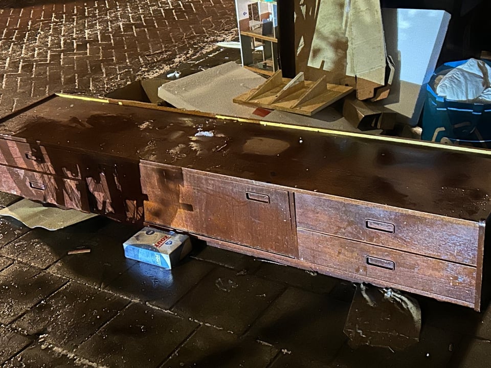 Leuke lage kast en poppenhuis