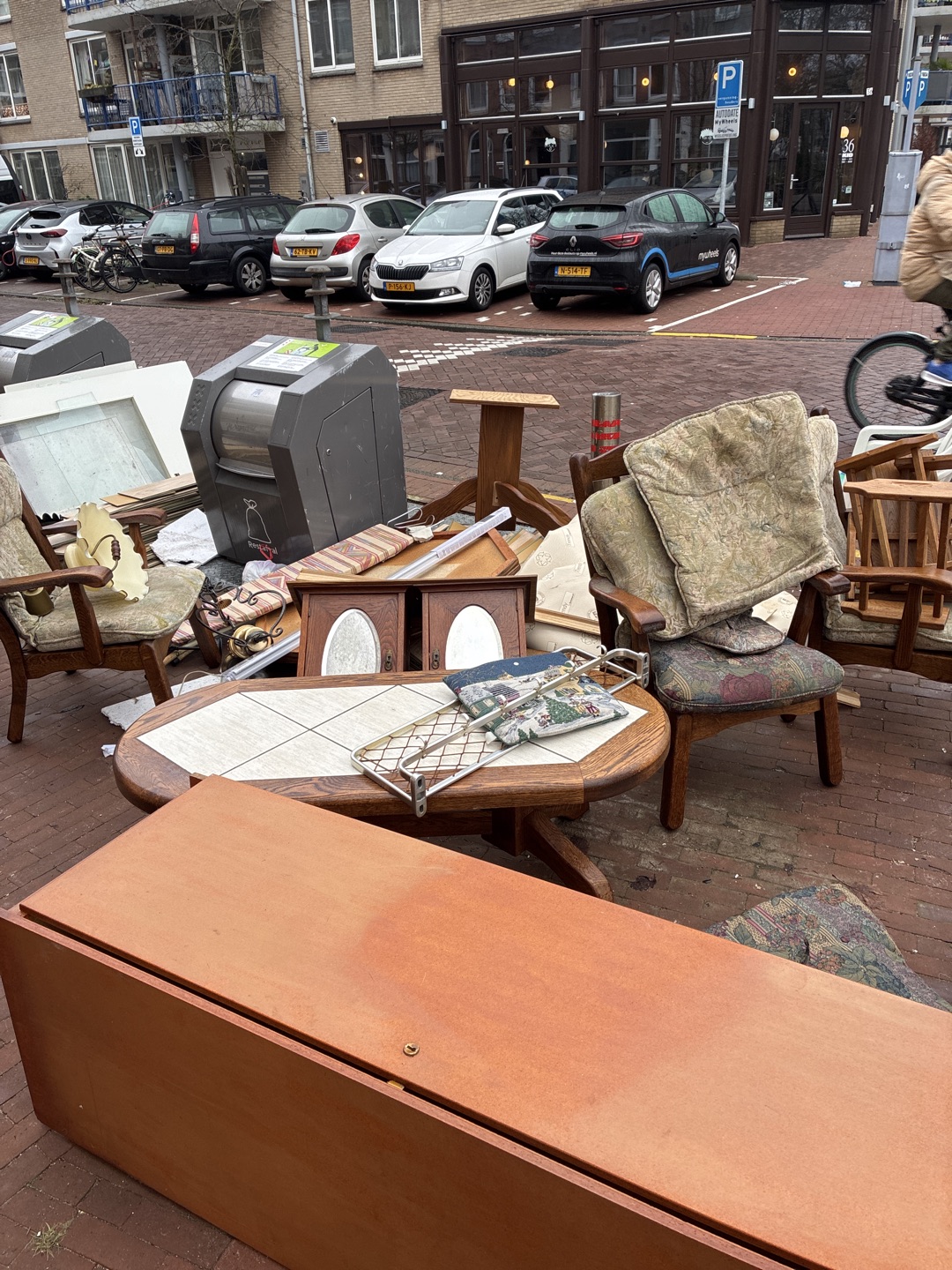 Hele mooie meubels en hele zware salontafel