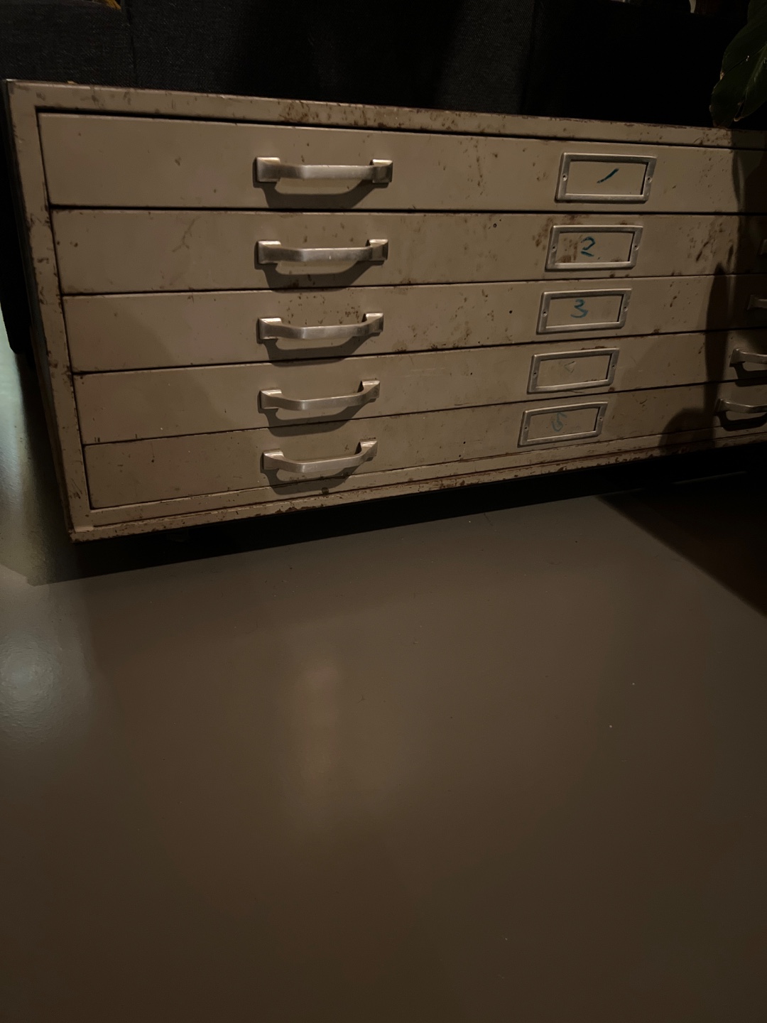 Laden archiefkast, en een keyboard. op te halen op Weesperzijde