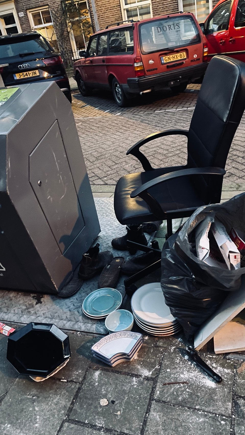 Chair, plates, pans, storage cans #eersteatjehstraat #molukkenstraat