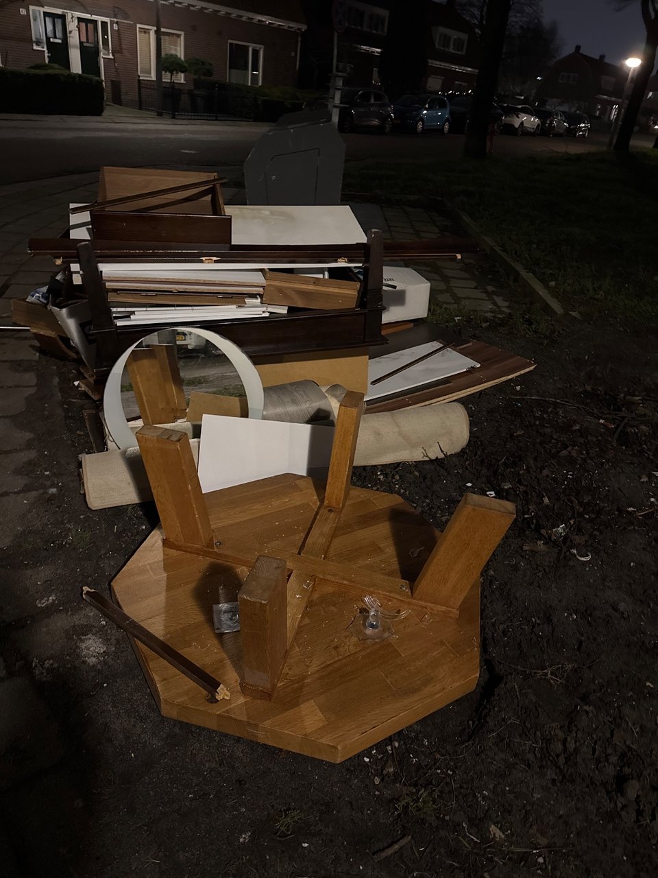 Octagon shape wood table