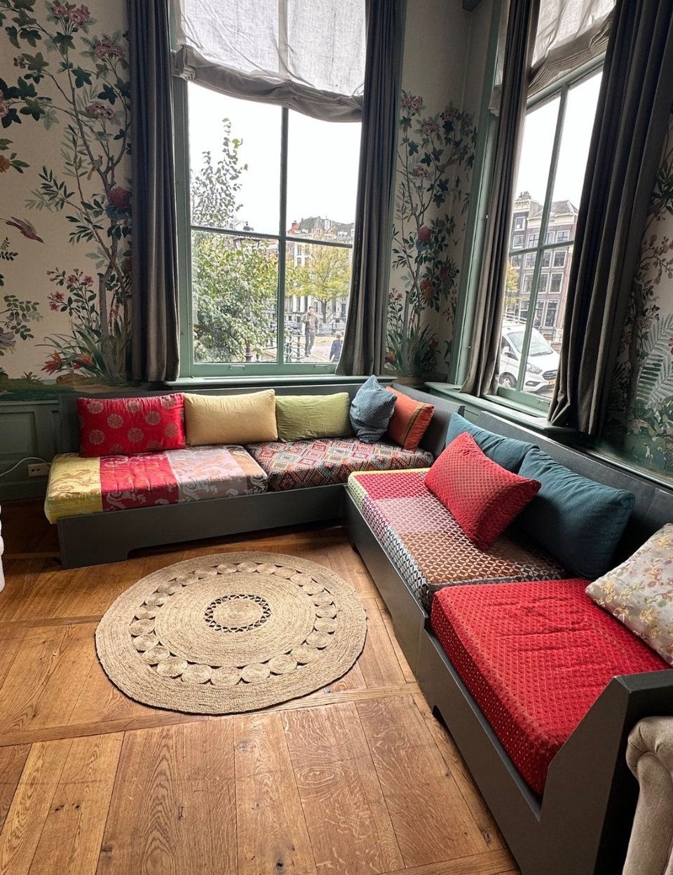 Gratis op te halen. Inclusief alle kussens. Korte Koningsstraat 7