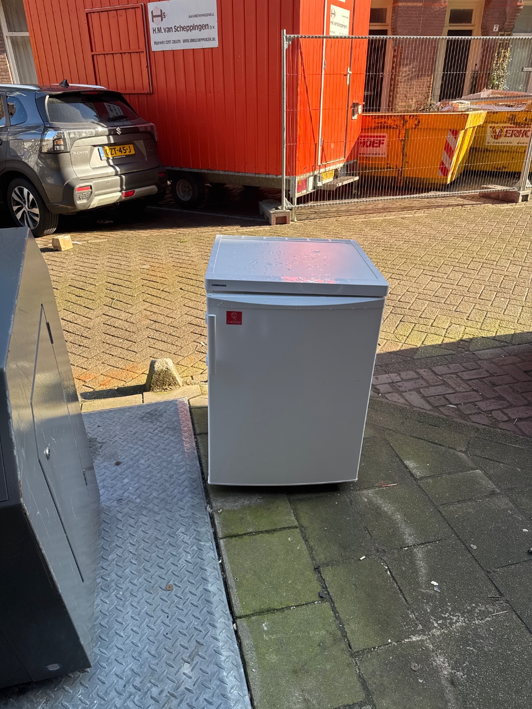 Fridge, dont know if it works.