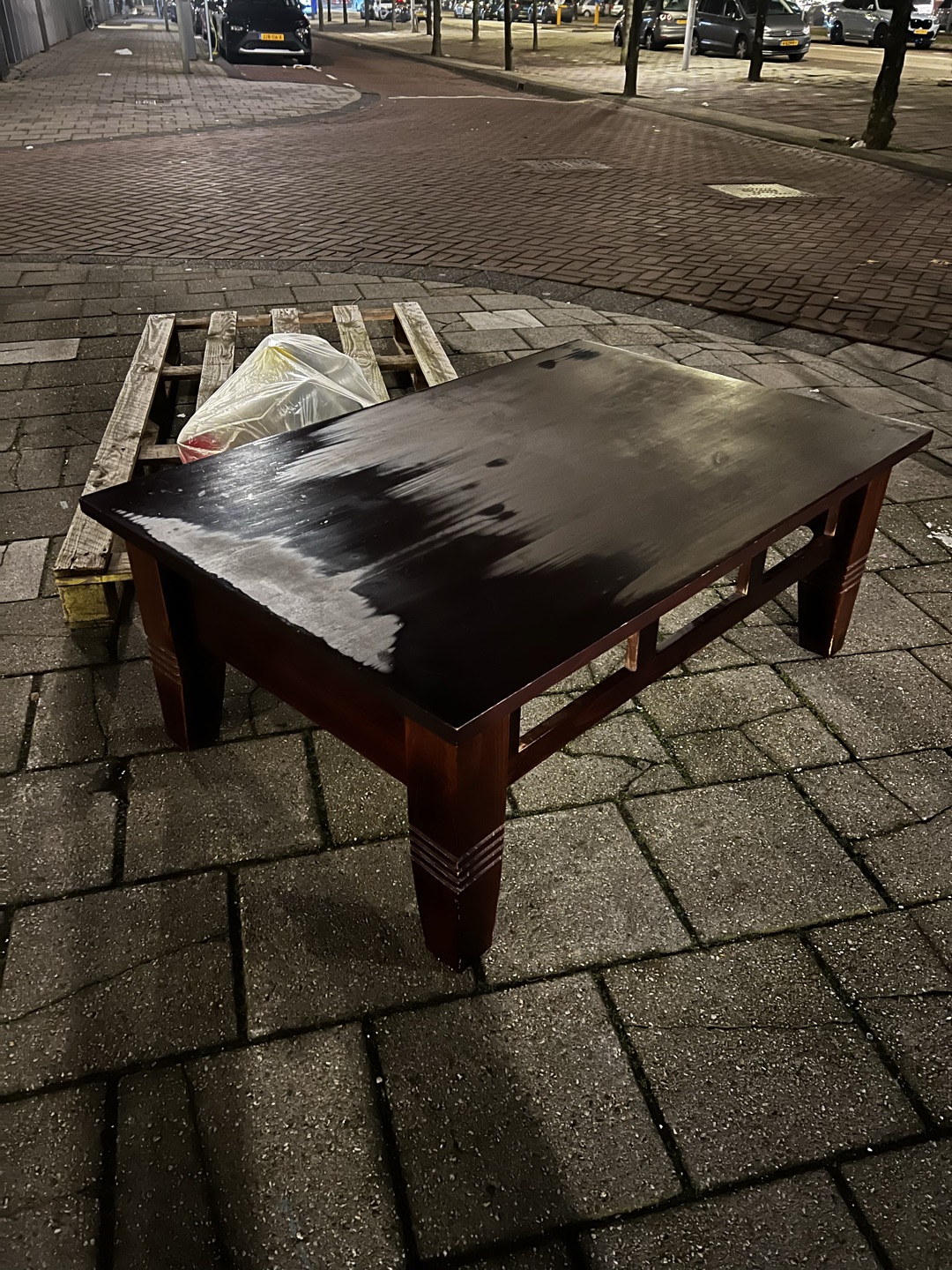 Beautiful wooden table, seems in good shape