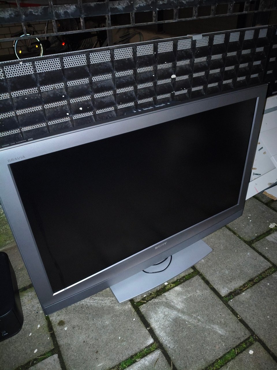 Sony Bravia KDL-40U2000 (40")
Canon Pixma MG4250 - printer/scanner