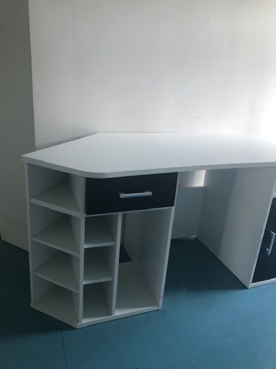 Staat nog binnen. Ophalen voor of op 20 februari ochtend. E-mail annelet@freedom.nl