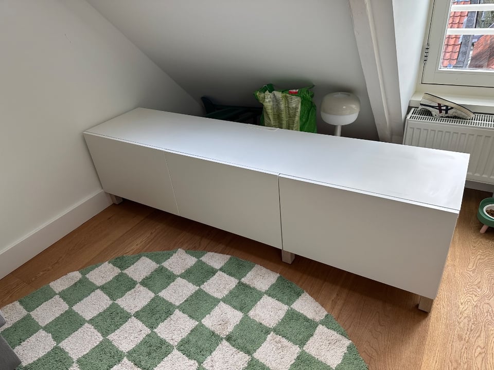 Ikea besta 3 Doors. Size L180 W42 H49