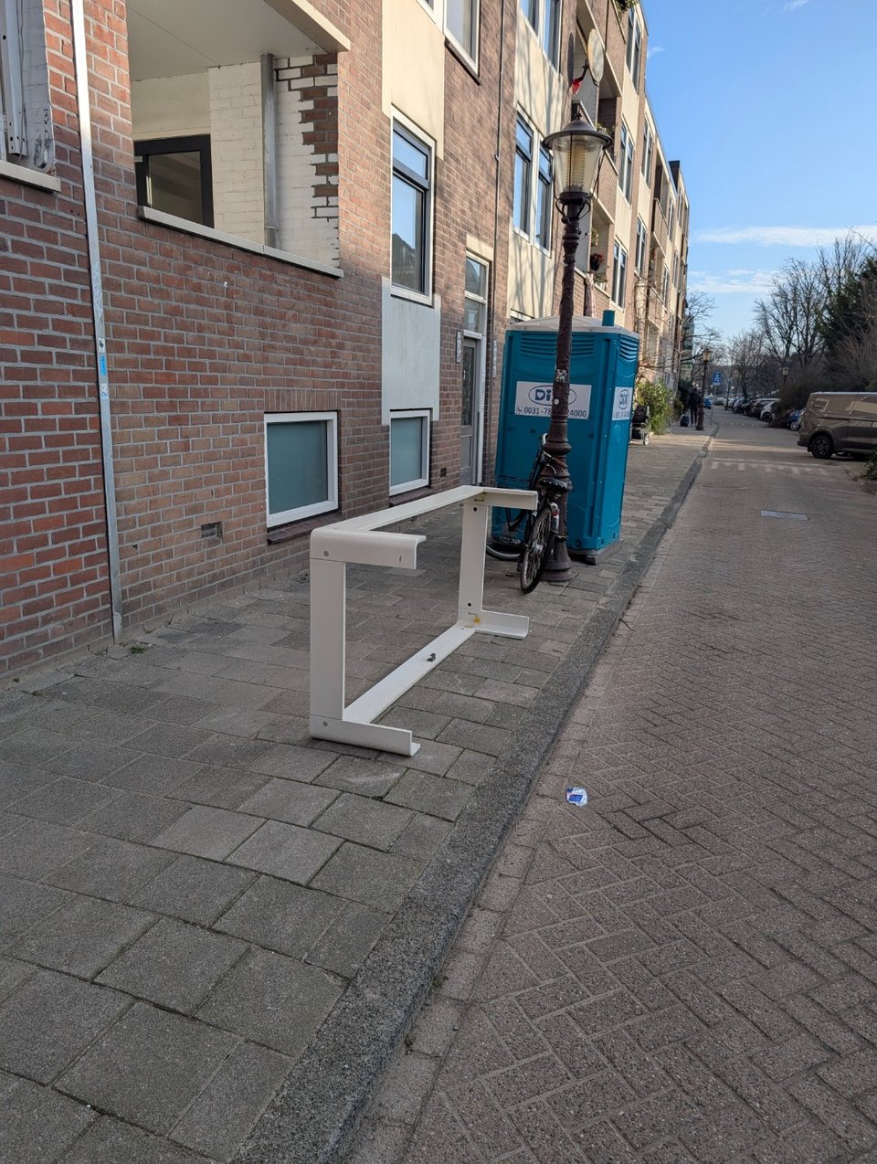 Auping Auronde (or very convincing look-alike), seen around 15 minutes ago