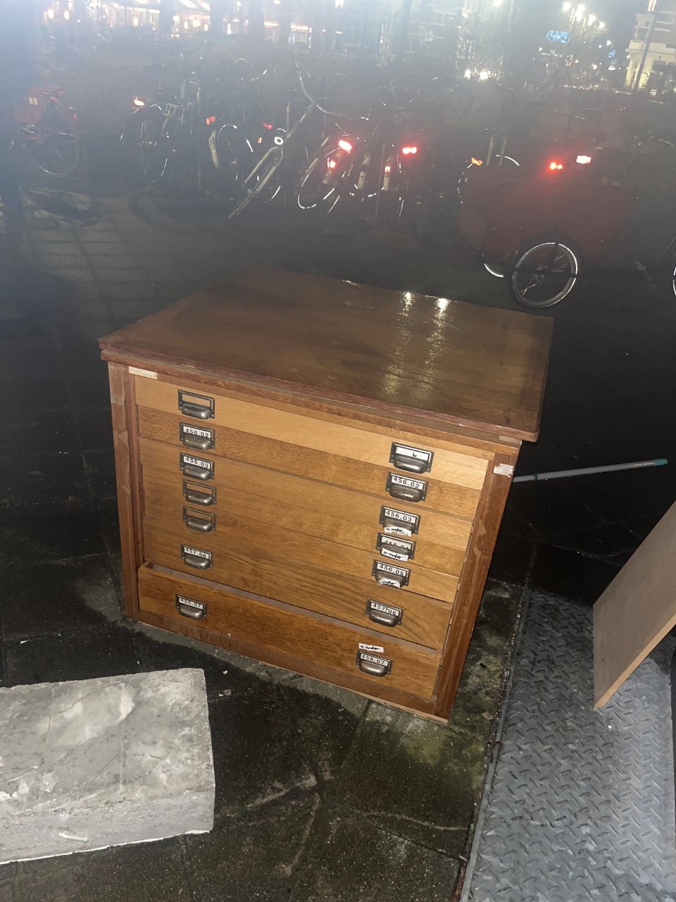 Diepe ladekast! In oud west, vlakbij de Kinkerstraat/ Bilderdijk