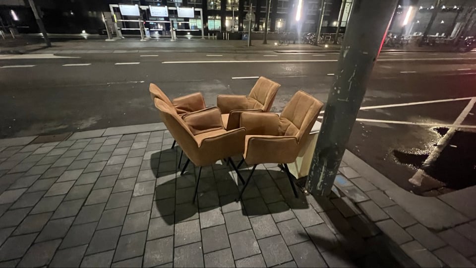 4 chairs, no idea what brand it is but they are comfy