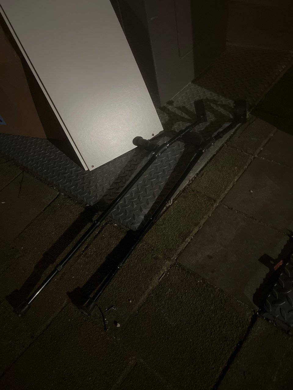 Krukken , goede conditie..
Waarschijnlijk hier in de buurt niet meer nodig ?