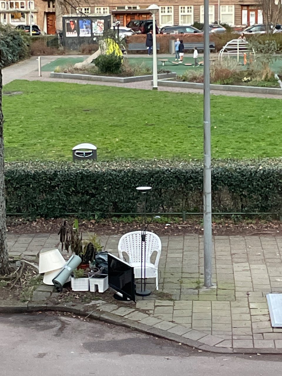 Diverse spullen, wordt een huis leeggehaald, dit is een momentopname